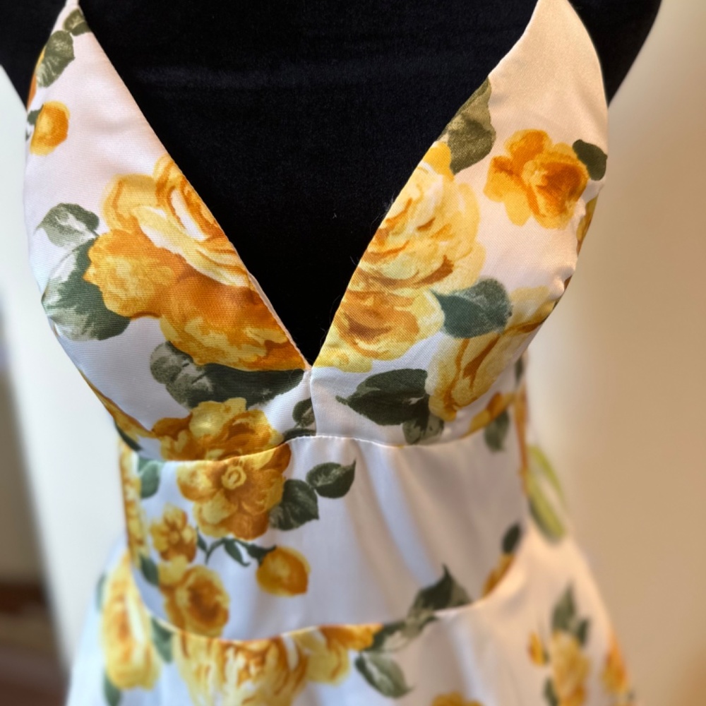 Yellow Roses - Picture 2 of 6